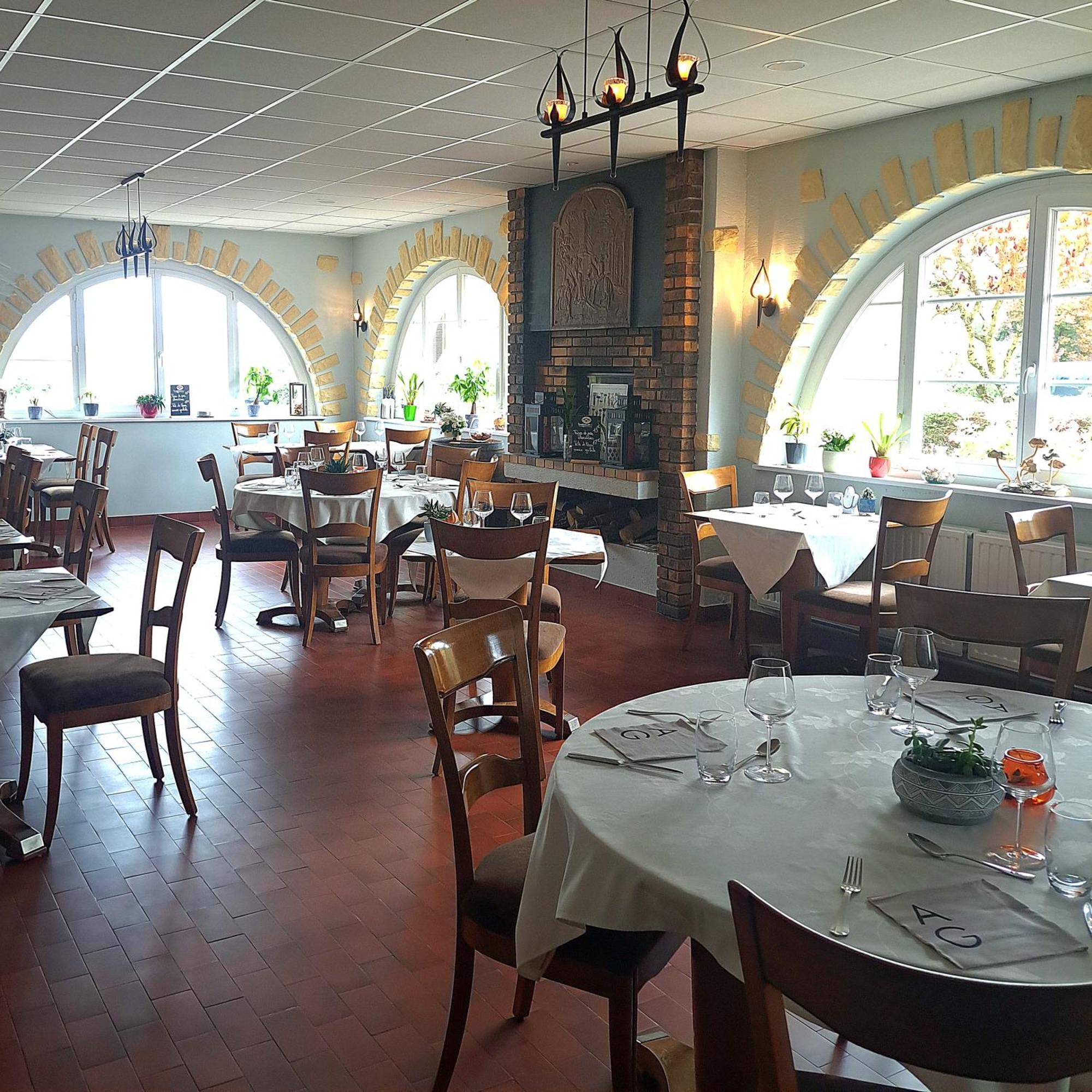 Logis L'Auberge Du Gros Silly-sur-Nied Buitenkant foto